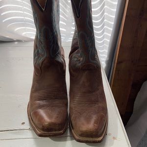 Nicona Boots with teal stitching